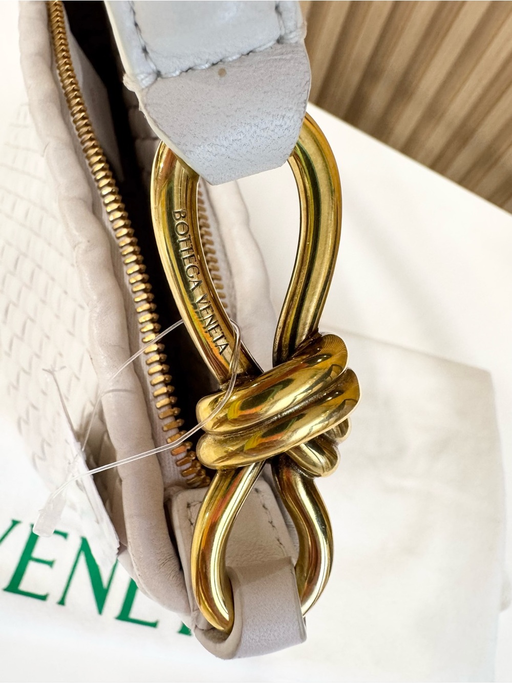 Bottega Veneta White Chalk Padded Intrecciato Leather Knot Shoulder Bag - Picture 10 of 13